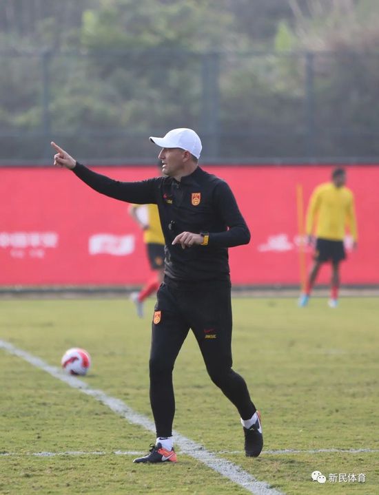 由孙周执导，艾伦、王智、鲁诺领衔主演，任达华、金士杰主演的喜剧电影《人间;喜剧》今日宣布提档12月7日，首支预告片和提档海报一同上线
